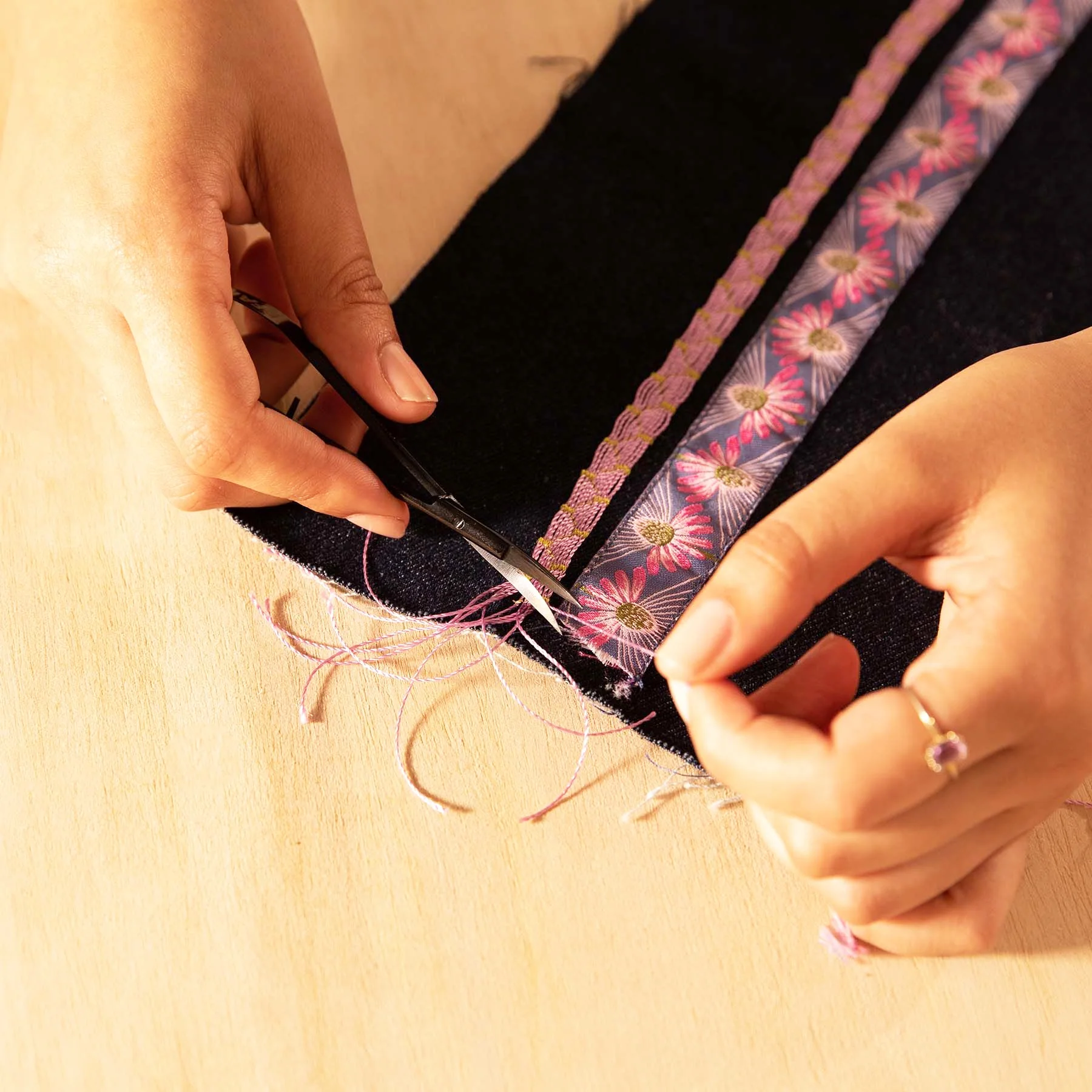 Pfaff 4.5" Easy Snips - Image 3